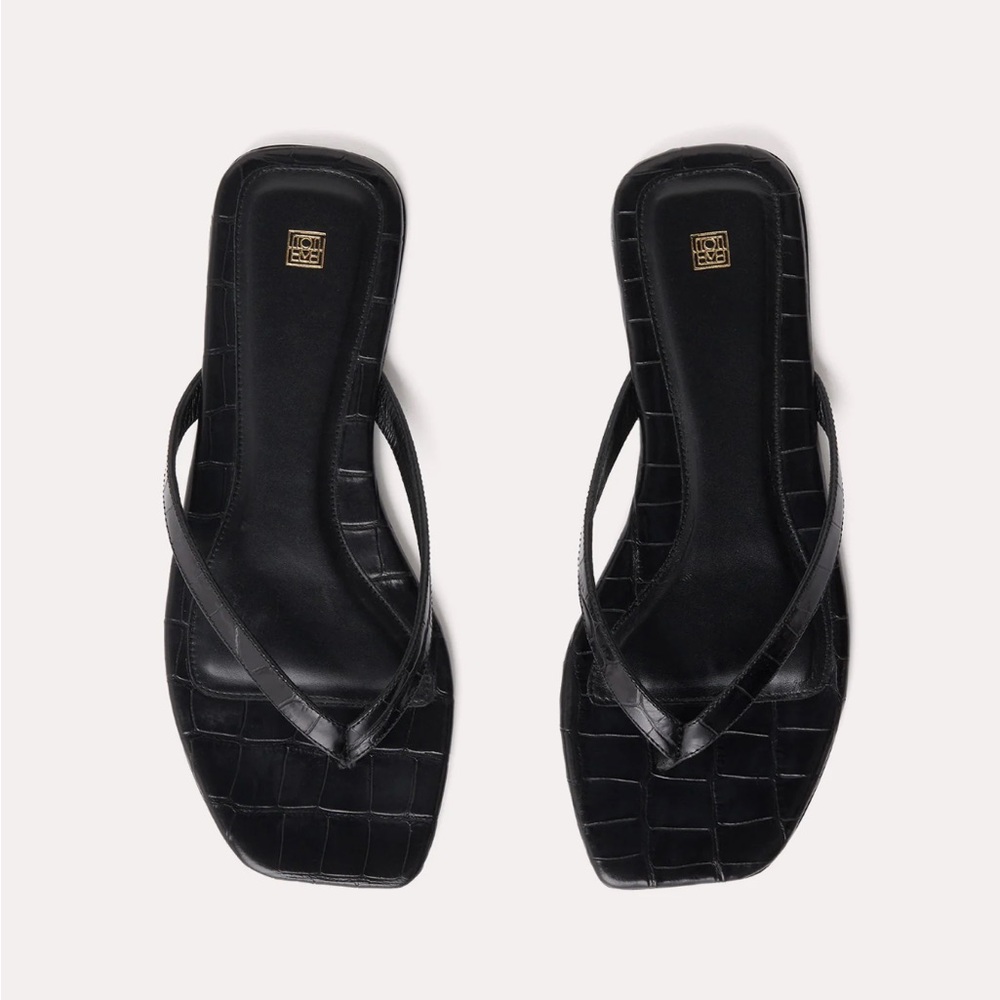 Toteme The Flip-Flop Flat black crocodile croc